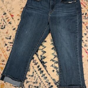 Levi's signature mid rise capris